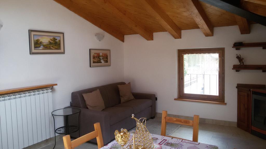 Mansarda Monte Bianco Apartment Ла Сале Стая снимка