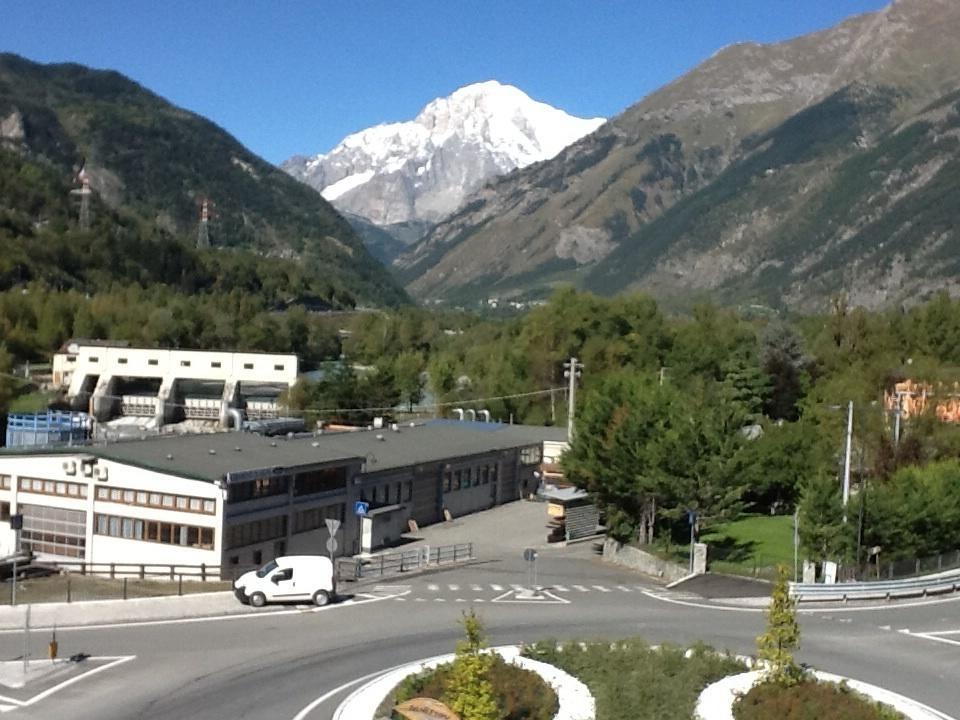 Mansarda Monte Bianco Apartment Ла Сале Стая снимка