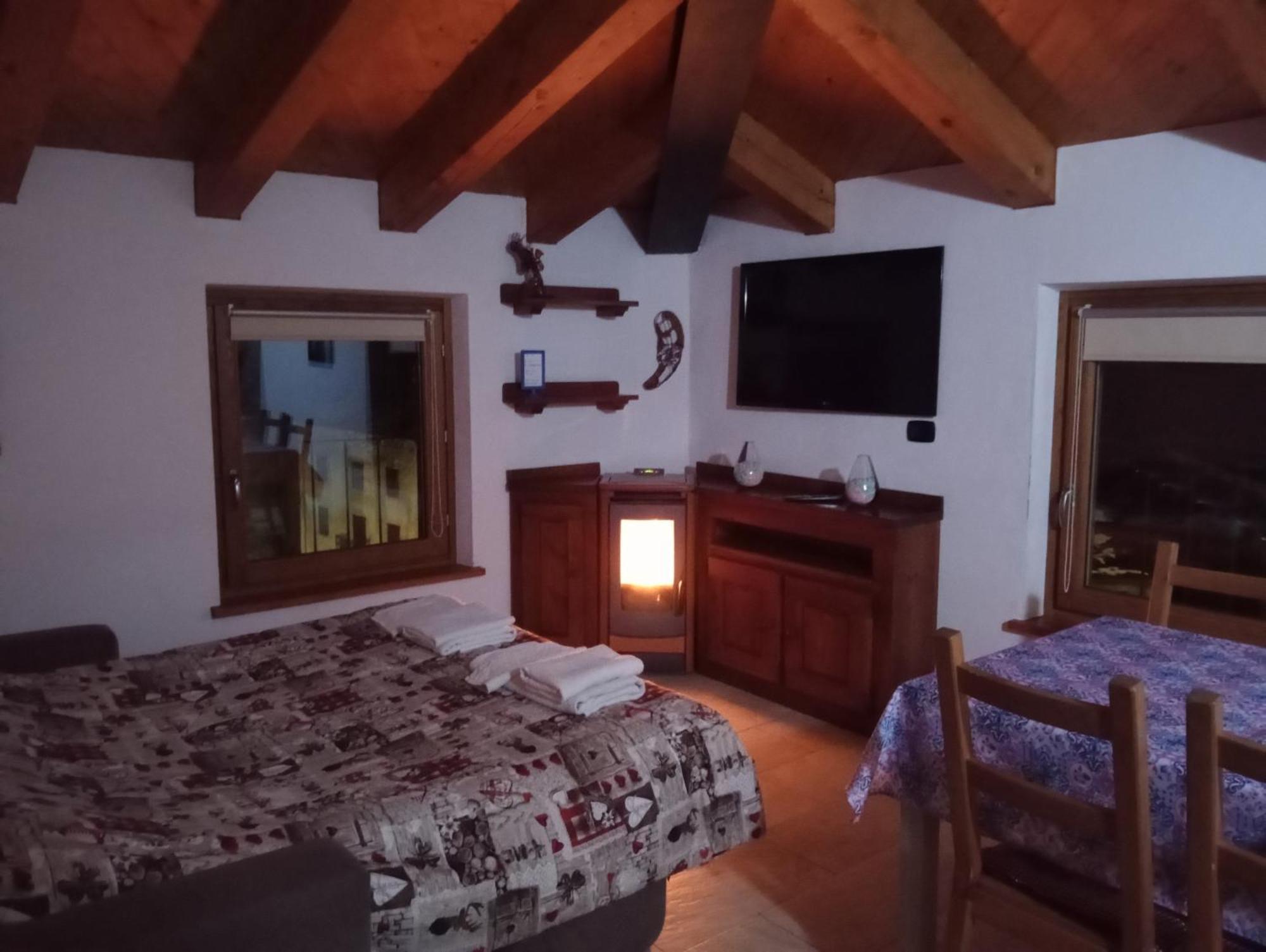 Mansarda Monte Bianco Apartment Ла Сале Екстериор снимка