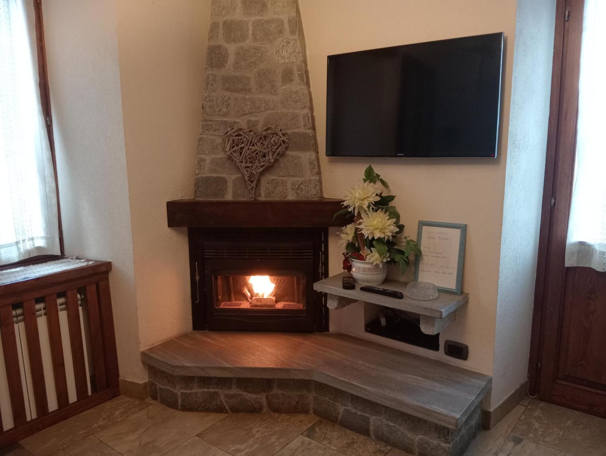 Mansarda Monte Bianco Apartment Ла Сале Екстериор снимка